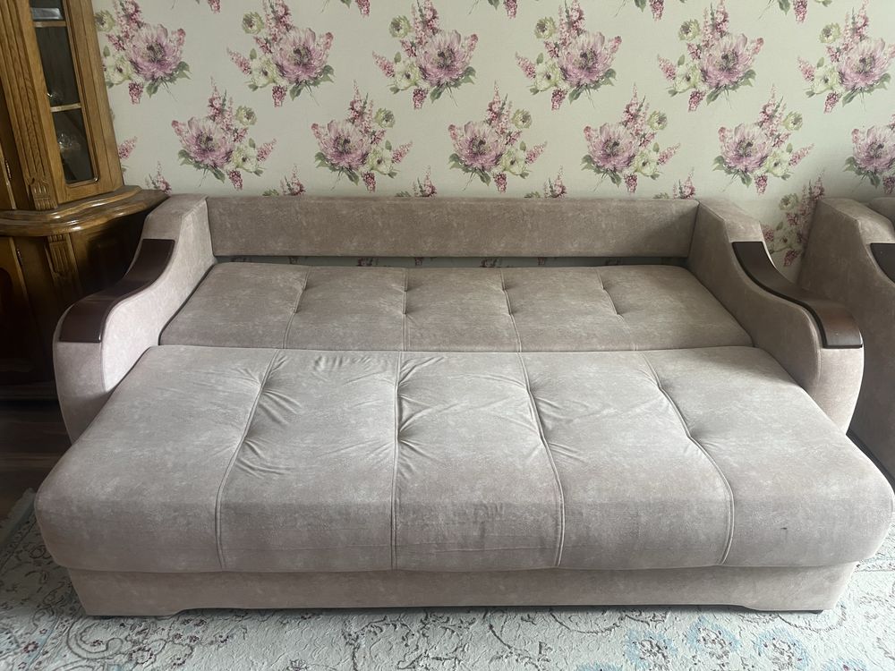 Продам 2 дивана 1 кресло