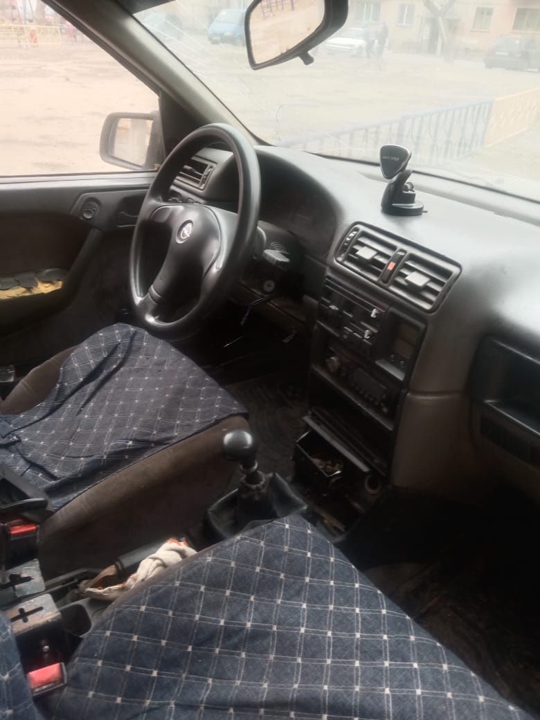 Продам машину Опель вектр 1.8