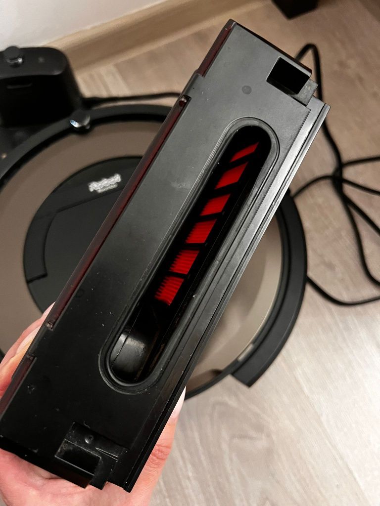 Продам IRobot Roomba 890
