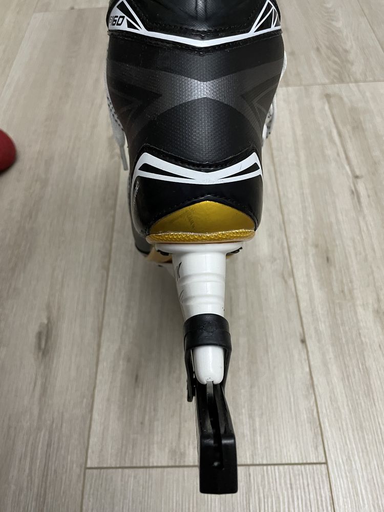 Продам новые коньки Bauer S160