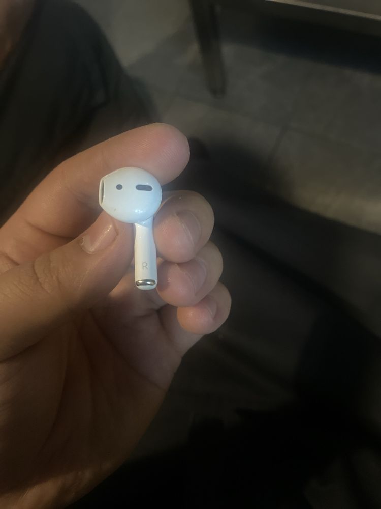 Наушник от air pods, правый