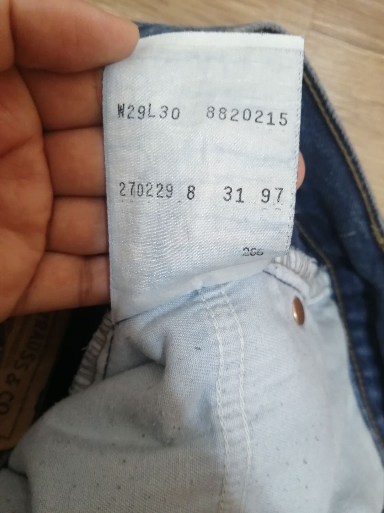 Фирменные джинсы Levi's