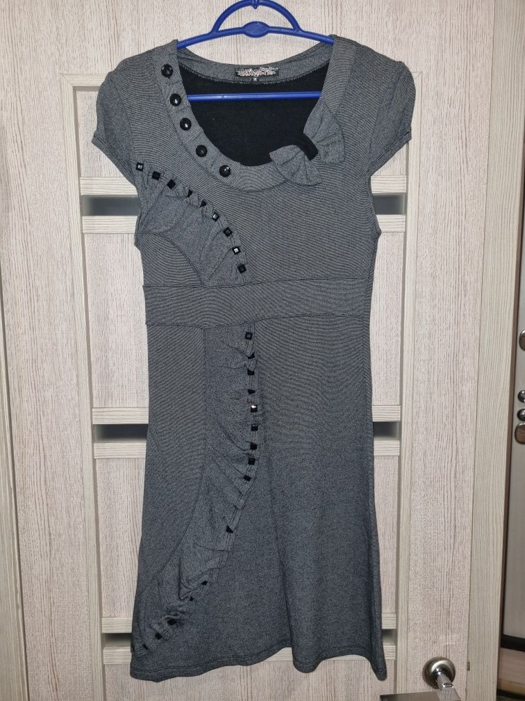 Продам платья женские