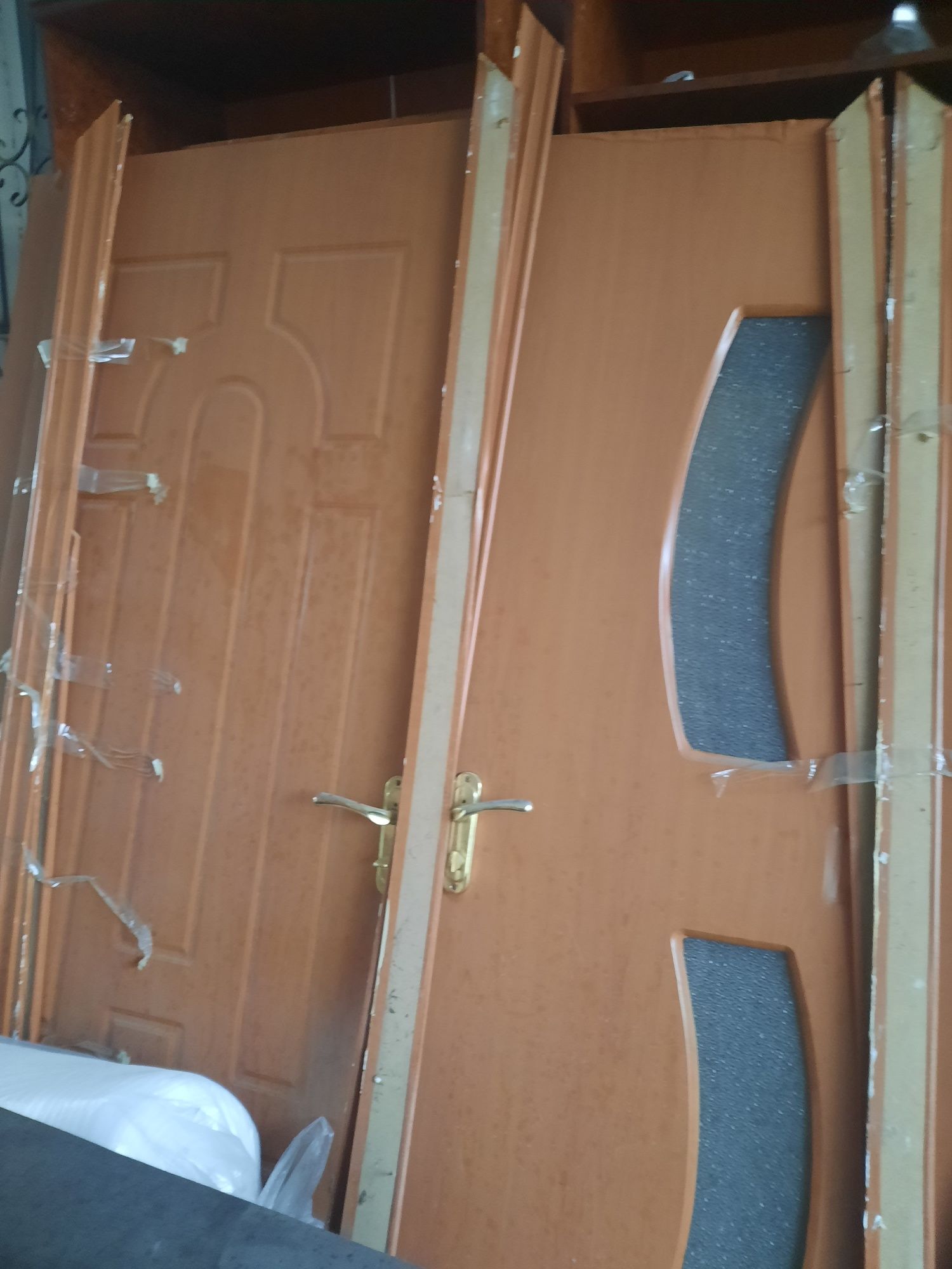 Продам межкомнатных дверей