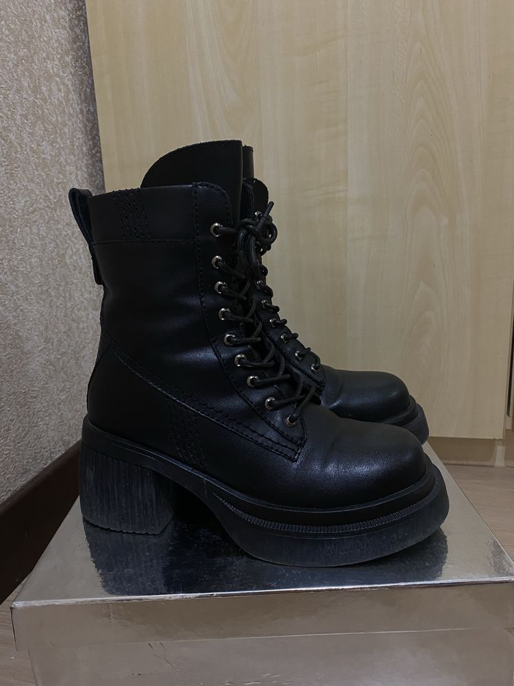 СРОЧНО продам Ботинки 38р