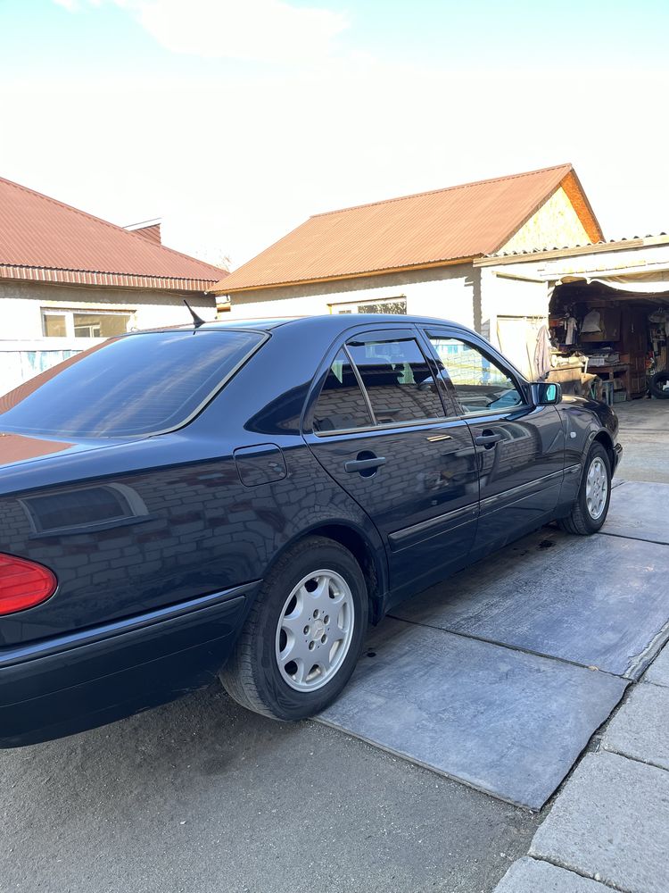 Продам мерседес w210