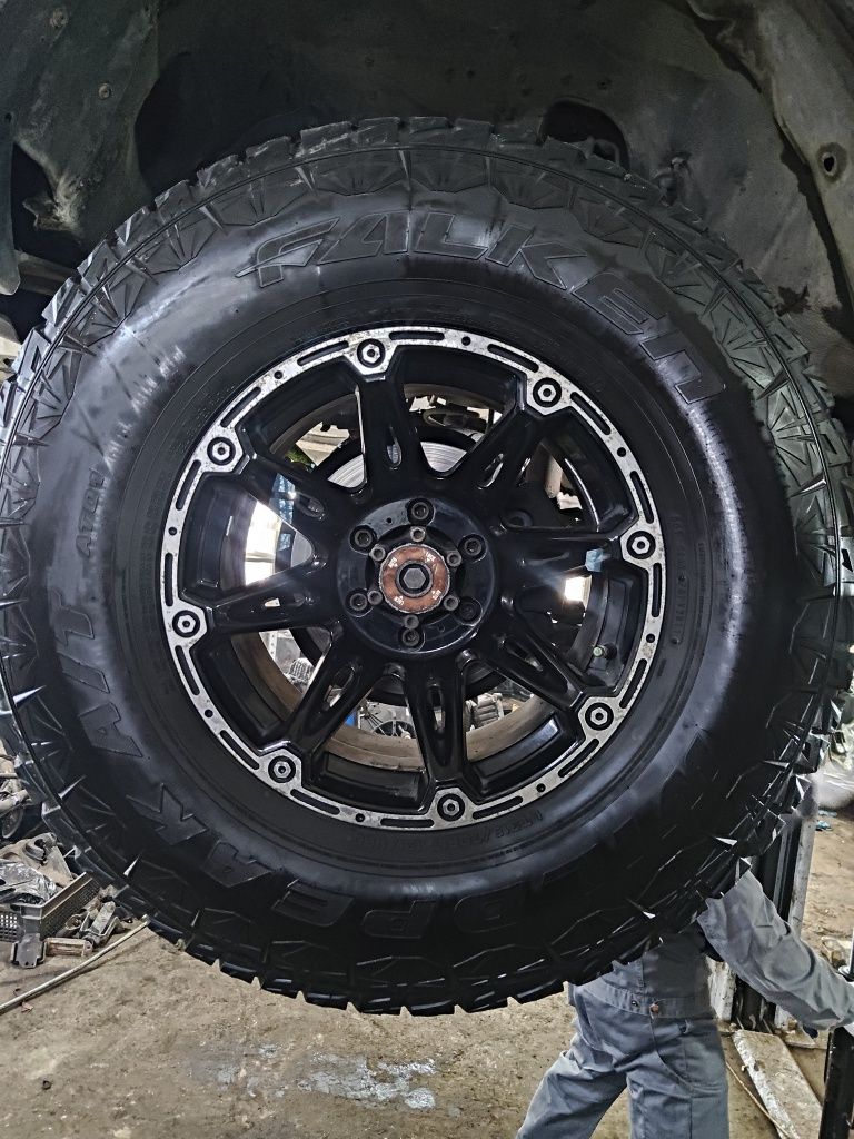 Продам резину  315/70R17