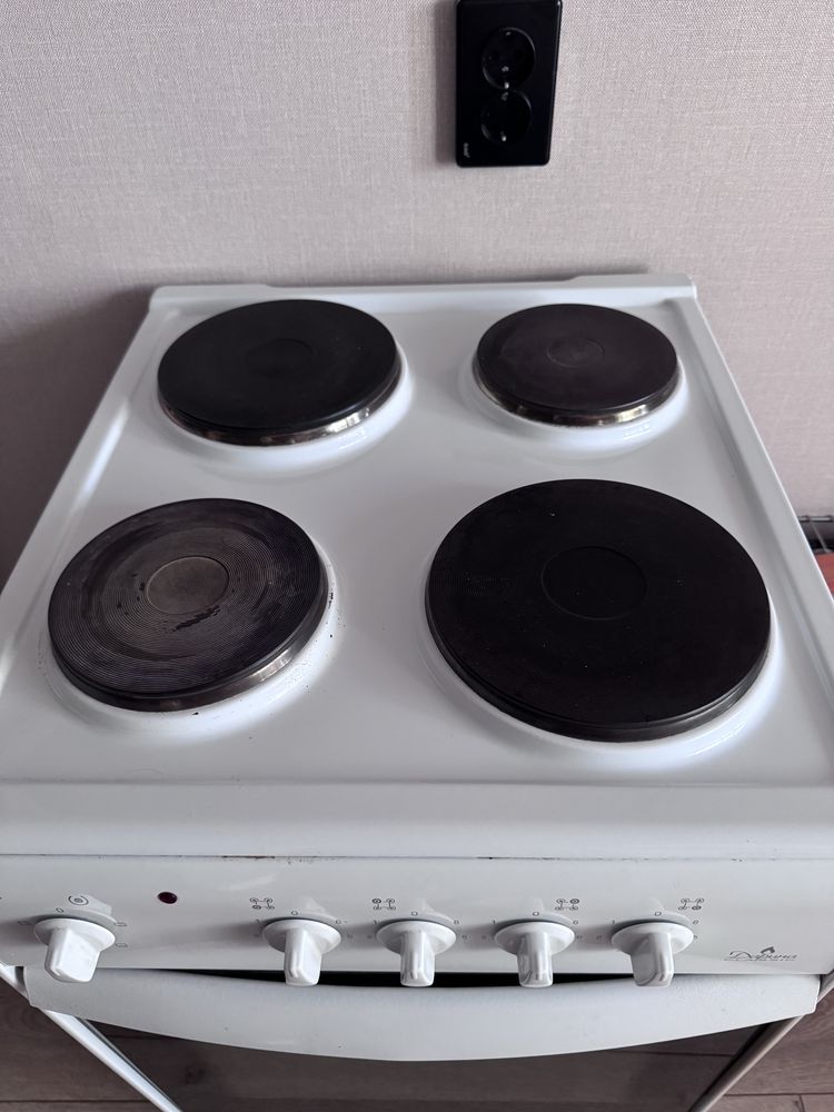 Продам электрическую плиту б/у