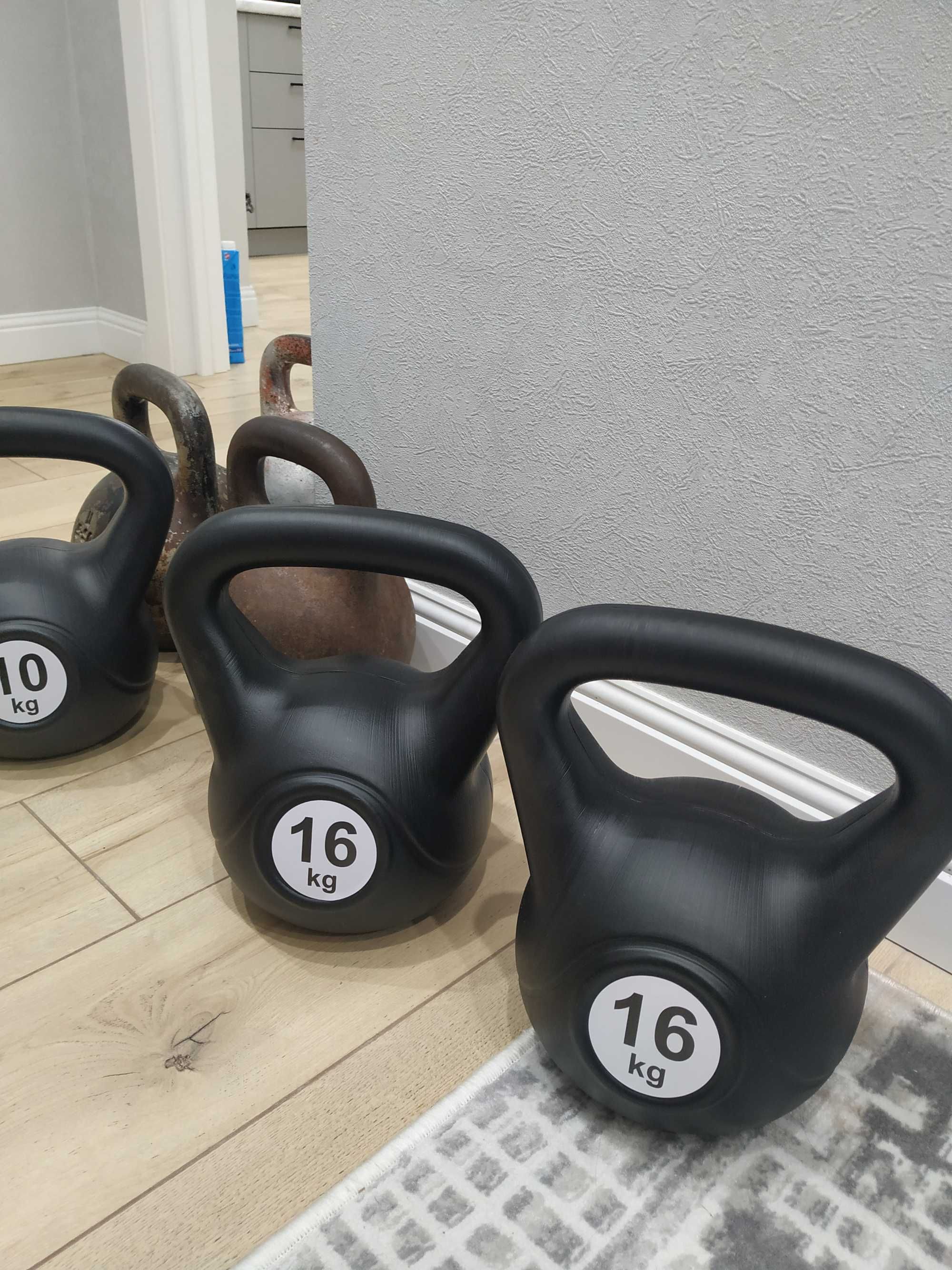 Продам Гирью новую 16 кг- 18000т, 10 кг- 12000т. 8 кг- 11000теңге