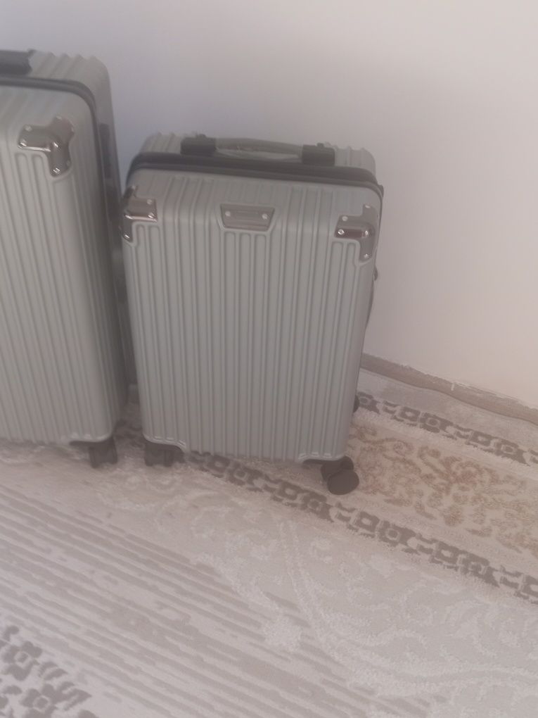 Продаётся дорожный чемодан новый