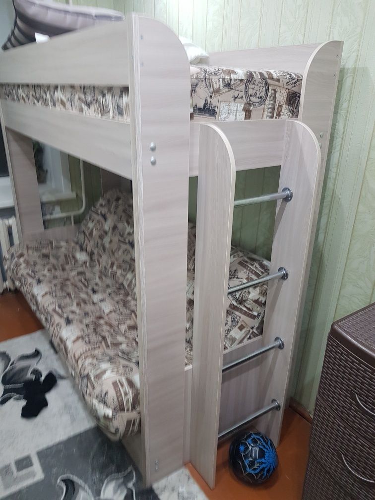 Двуспальная кровать