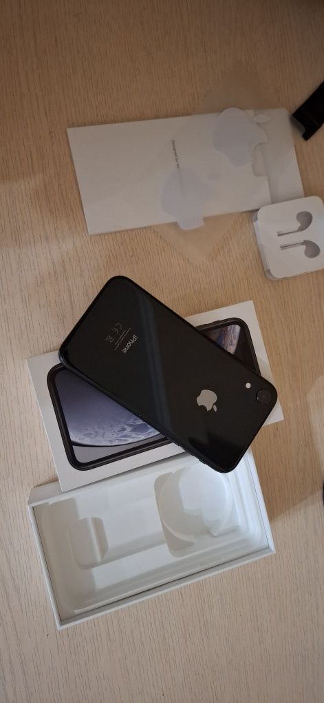 iPhone XR 64 GB Black | 100% батарея| Коробка и оригинальные наклейки!