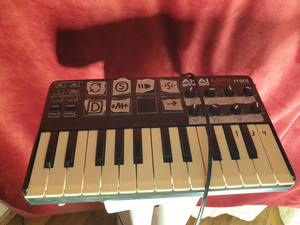Akai mpk mini mk1 миди клавиатура AKAI