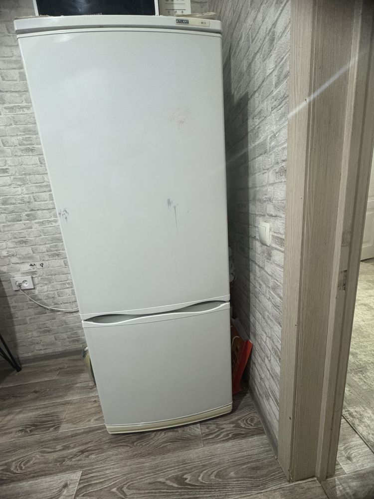 Продам холодильник Атлант