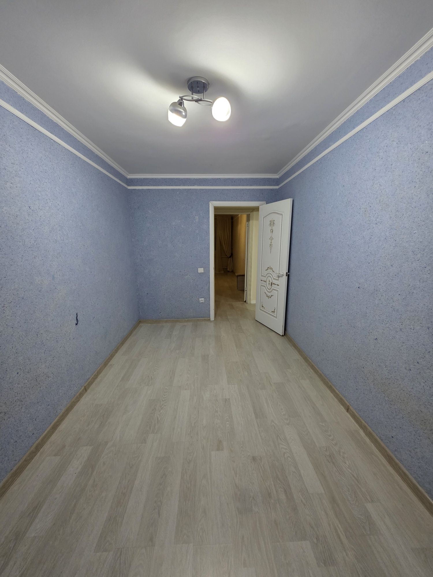 Продам 3х комнатная квартира 4 этаж. Гагарина Республика