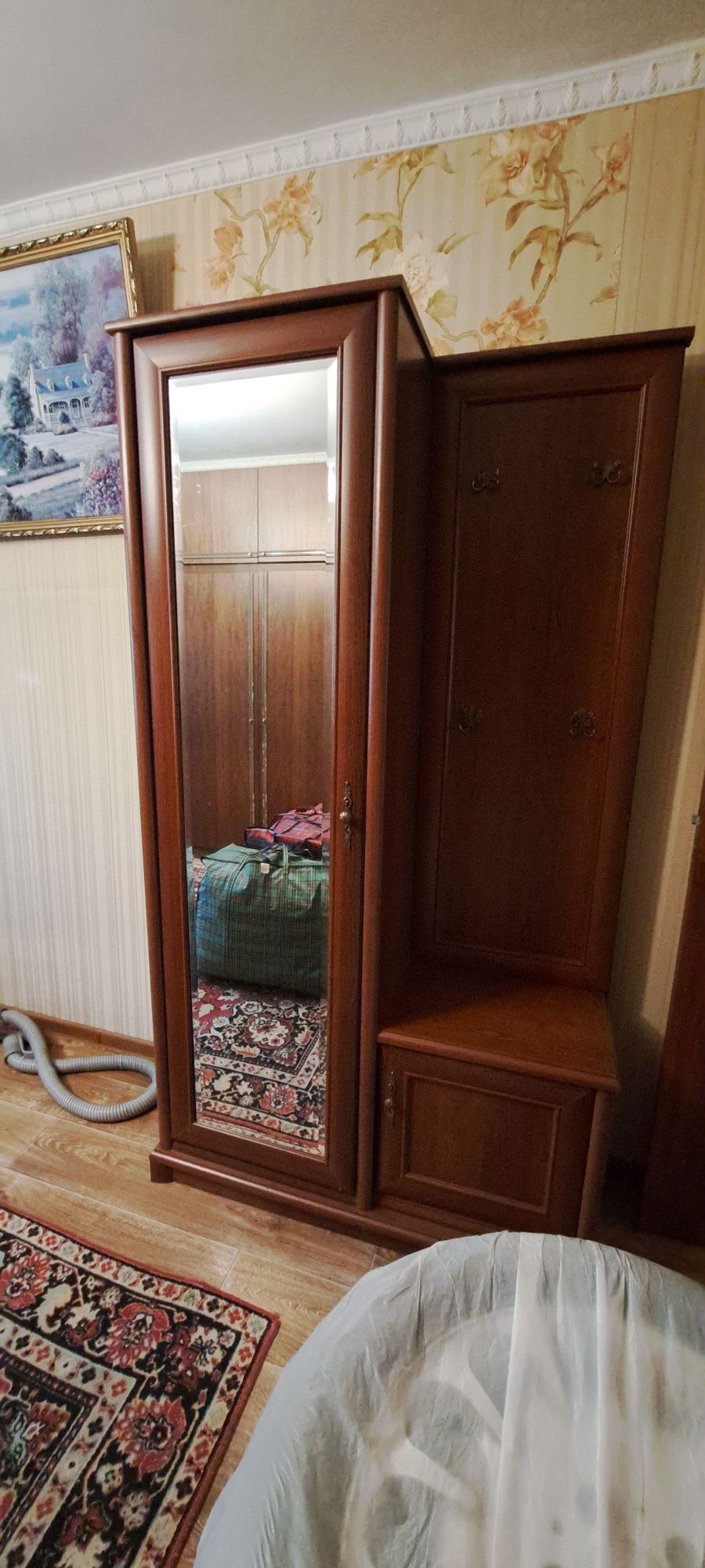 Продам шкаф в прихожую