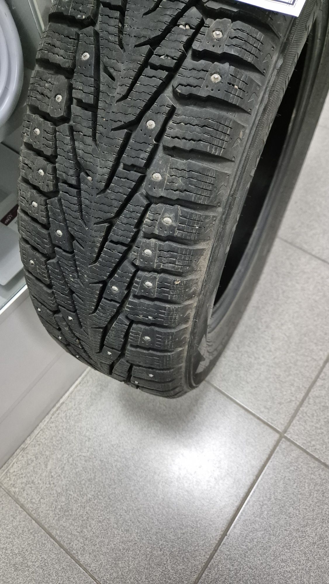 Продам комплект зимних шин 225/60 R 18
