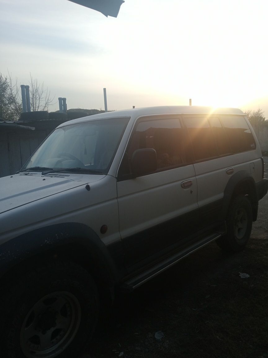 Продам машину mitsubishi pajero