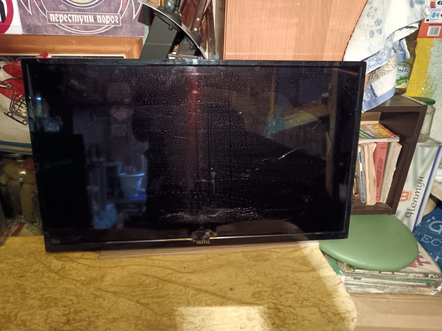 Телевизор ж. к, VESTEL 81 диагональ, нерабочий