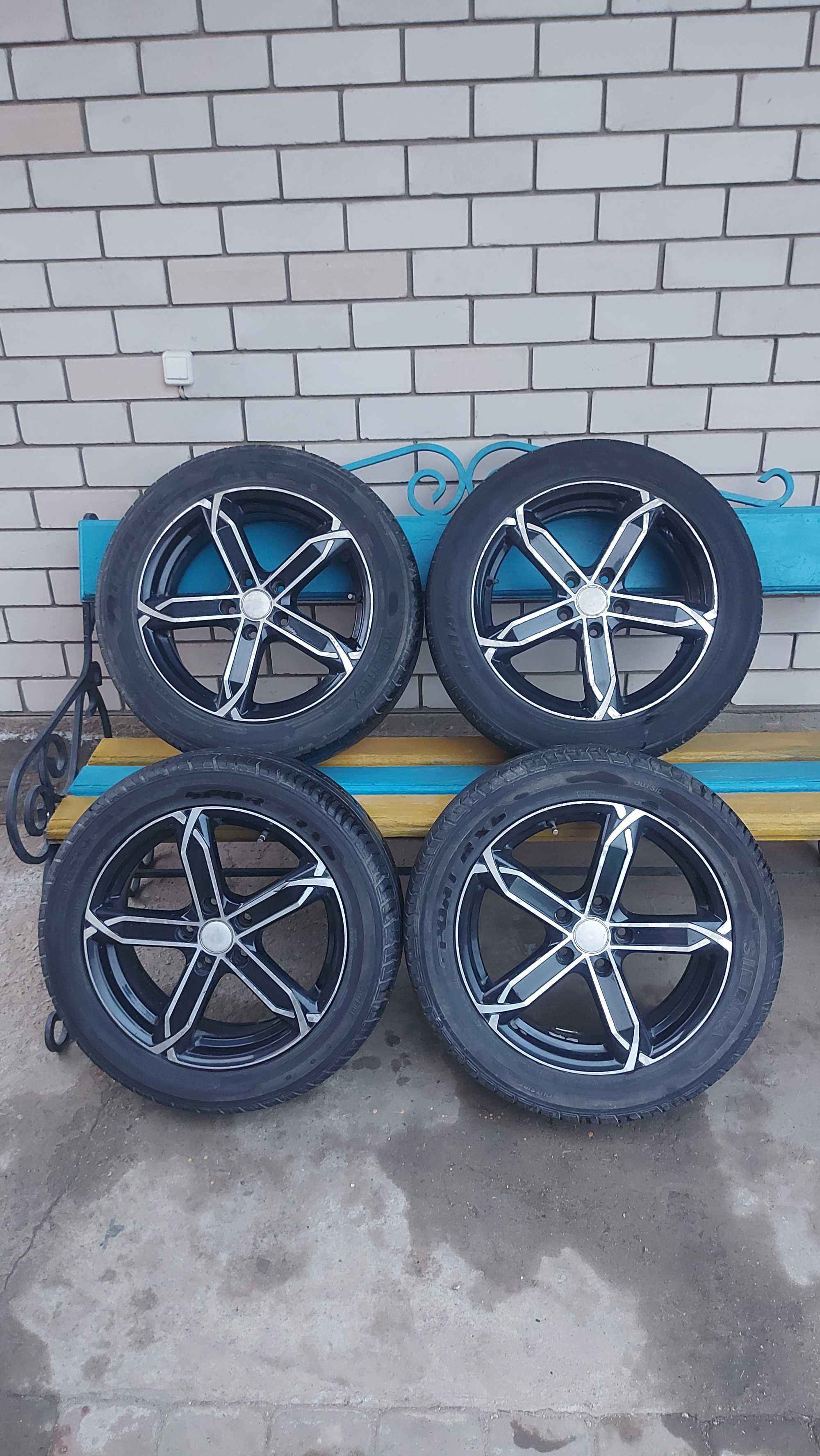 Продам комплект диски с летней отличной резиной на 17