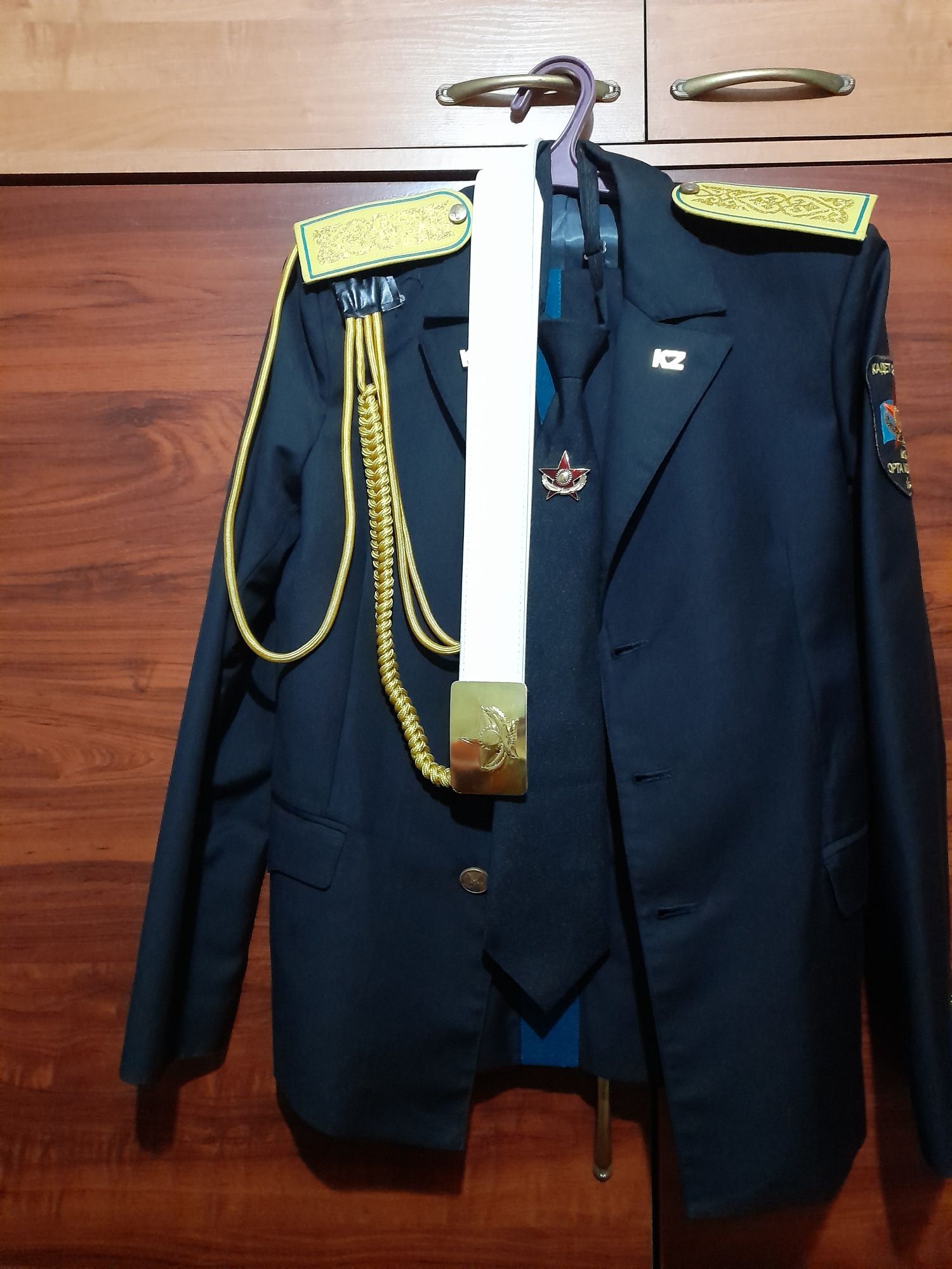 Продам парадный китель  черного цвета для кадетского класса. В хорошем