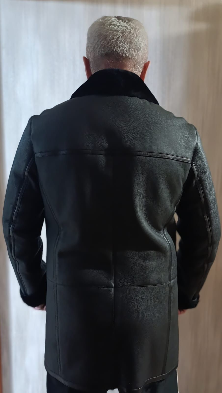 Продам мужскую натуральную дубленку.