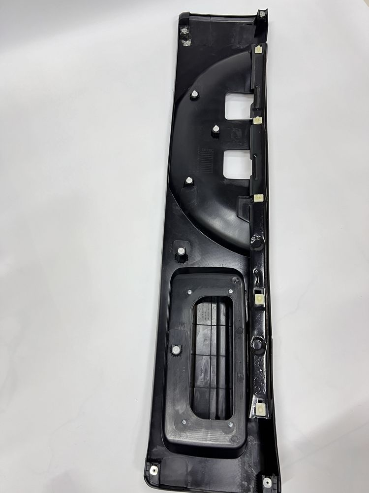 Хонда црв накладка на крышку багажника honda crv накладка палстиковая