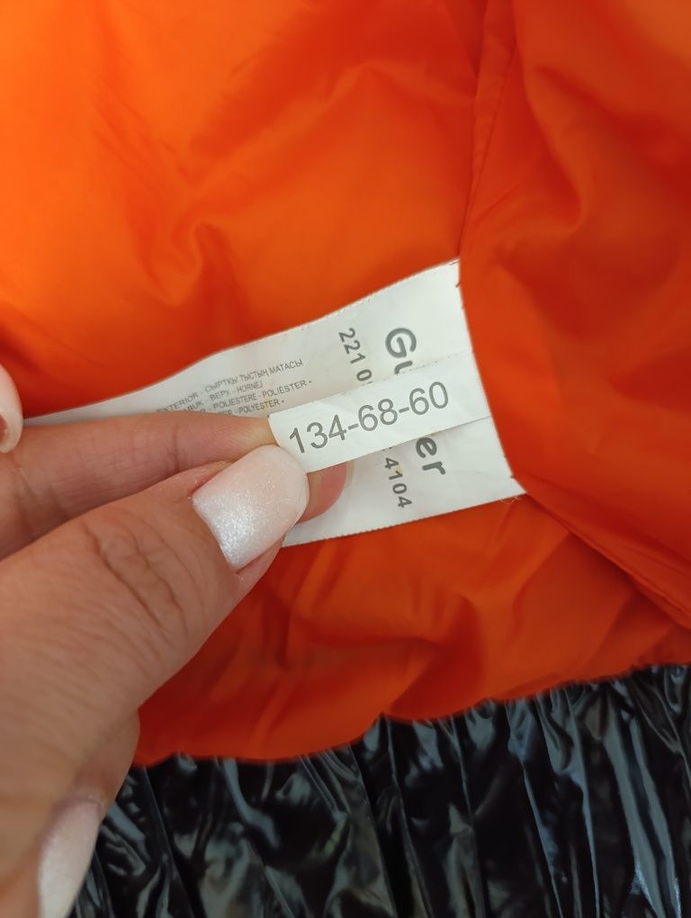 Продам куртку на девочку