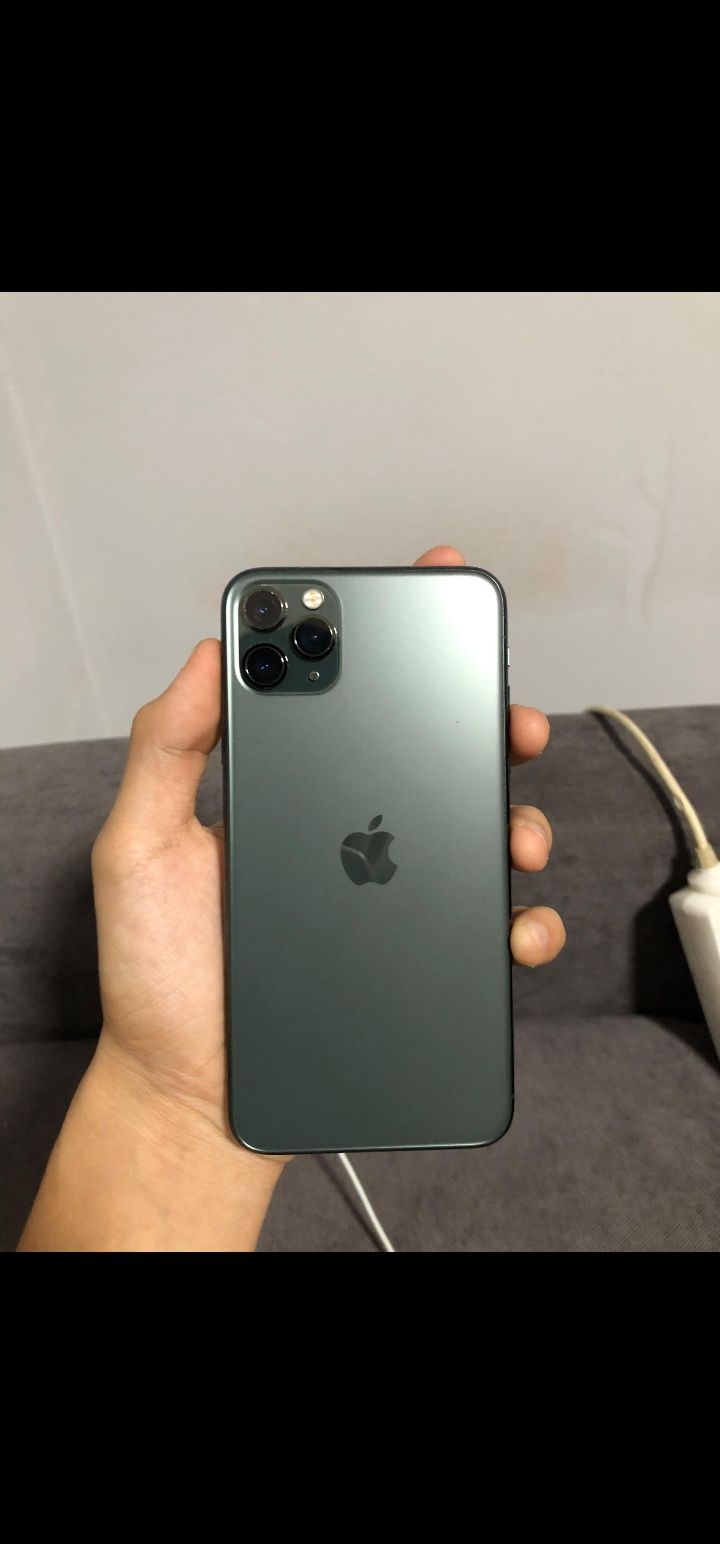 iPhone 11 Pro Max 256gb 
True Tone есть
Минус Фейс и вибрац