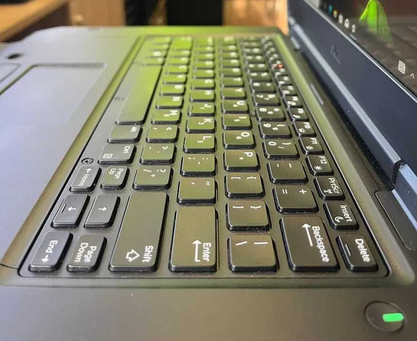 DELL LATITUDE RUGGED 7424. Core i5 8350U -1.7/3.6 GHZ. 16/256 GB