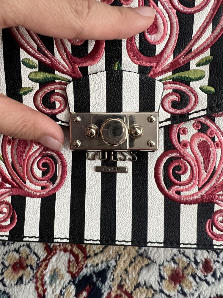 Сумка Guess