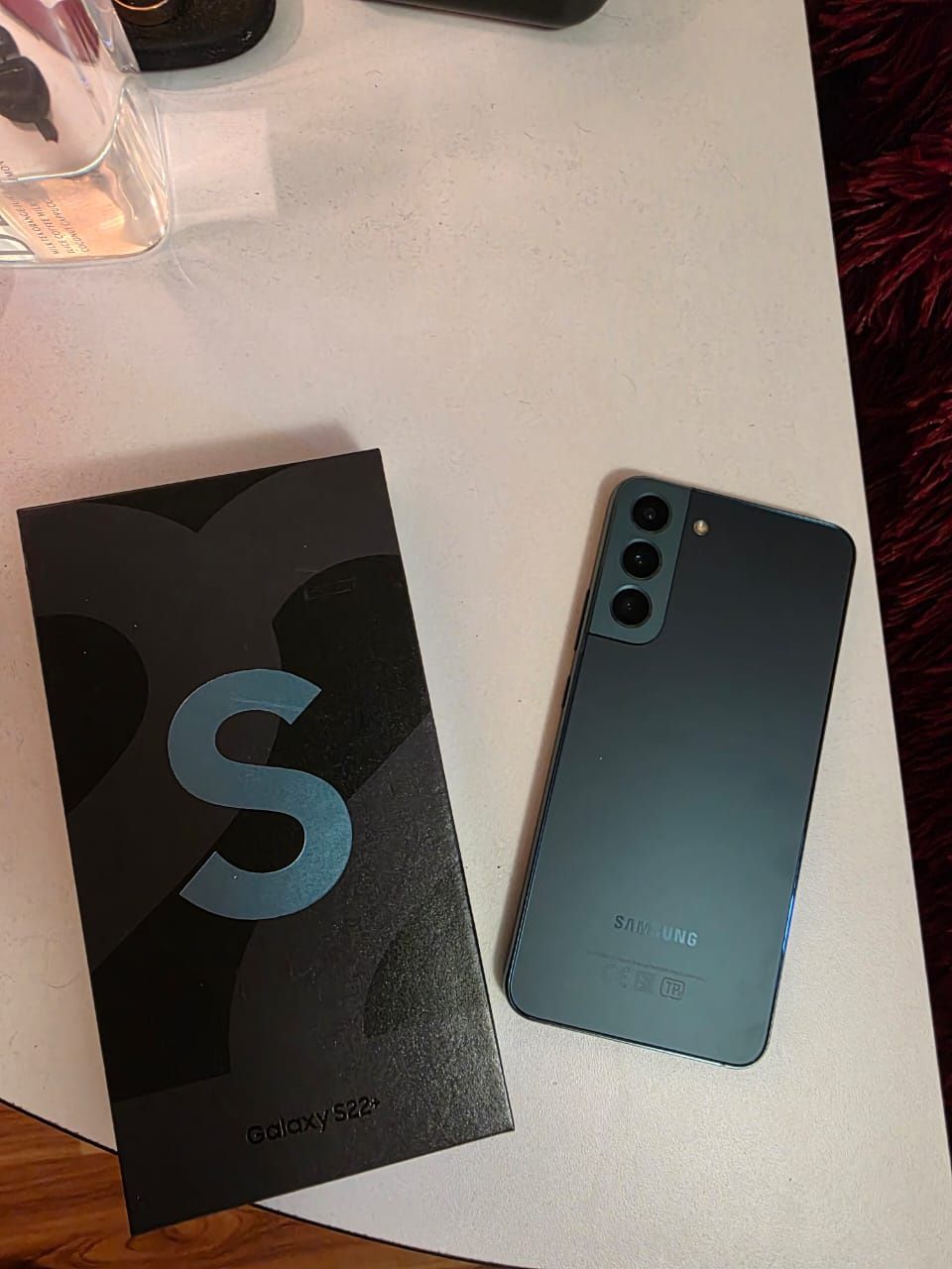 Продам смартфон Samsung S22 plus.