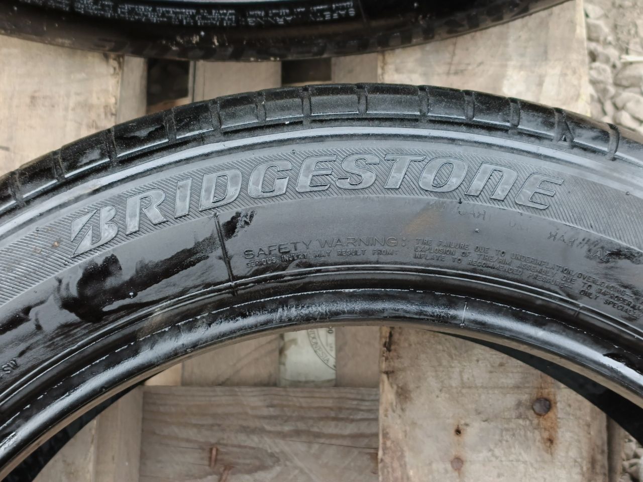 Шины безкамерки комплект 4 шт размер235/50 R18