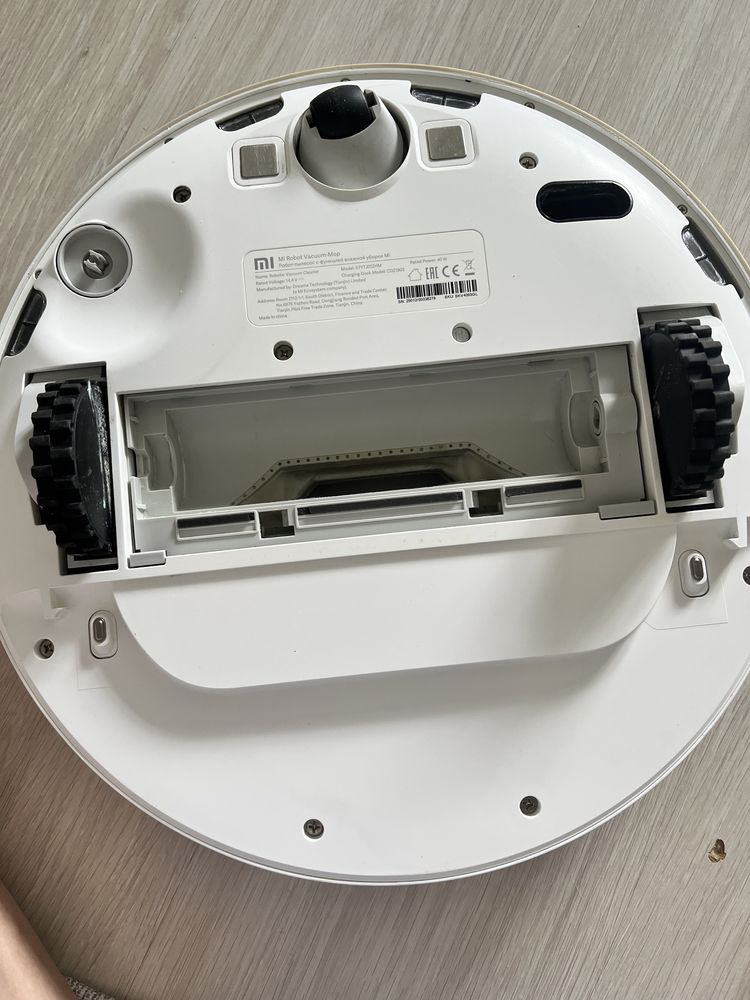 Продам пылесос Xiaomi Mi Robot Vacuum-Mop белый
