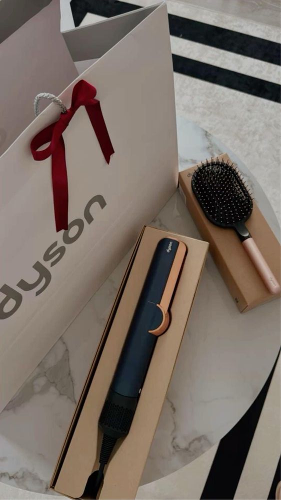 Dyson Airstrait в подарок расческа и пакет