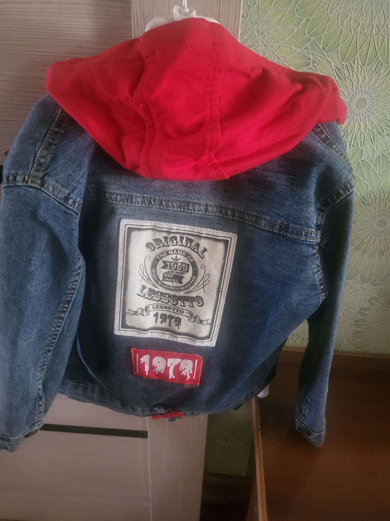 Продам джинсовый костюм для мальчика,Турция