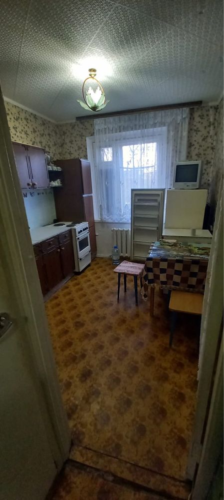 Продам 3-х комнатную квартиру 9мкр-33дом 1 этаж
