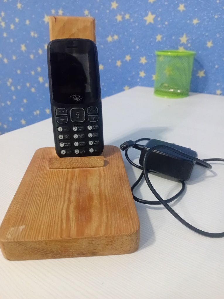 Продам кнопочный телефон