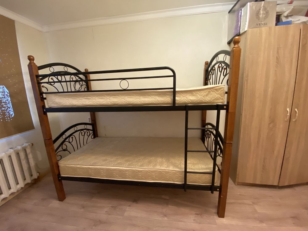 Кованая двухъярусная кровать