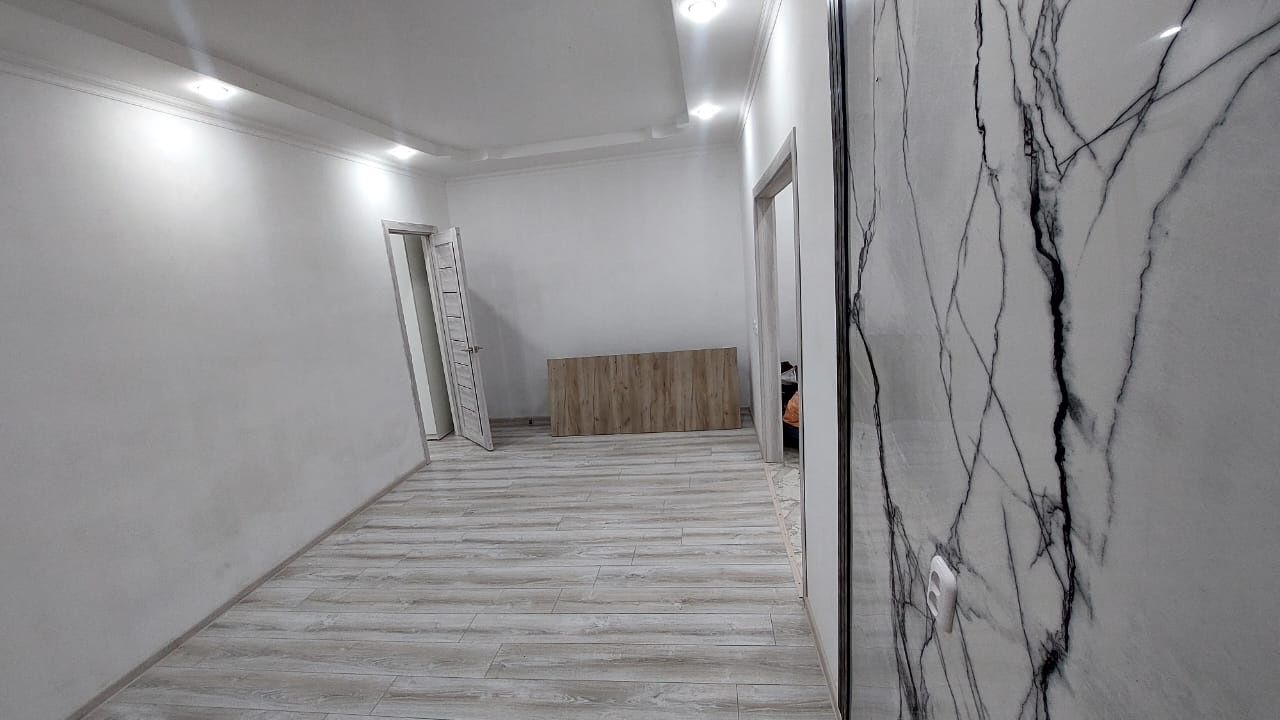 Продается 2 х комнатная квартира.В центральном рынке.