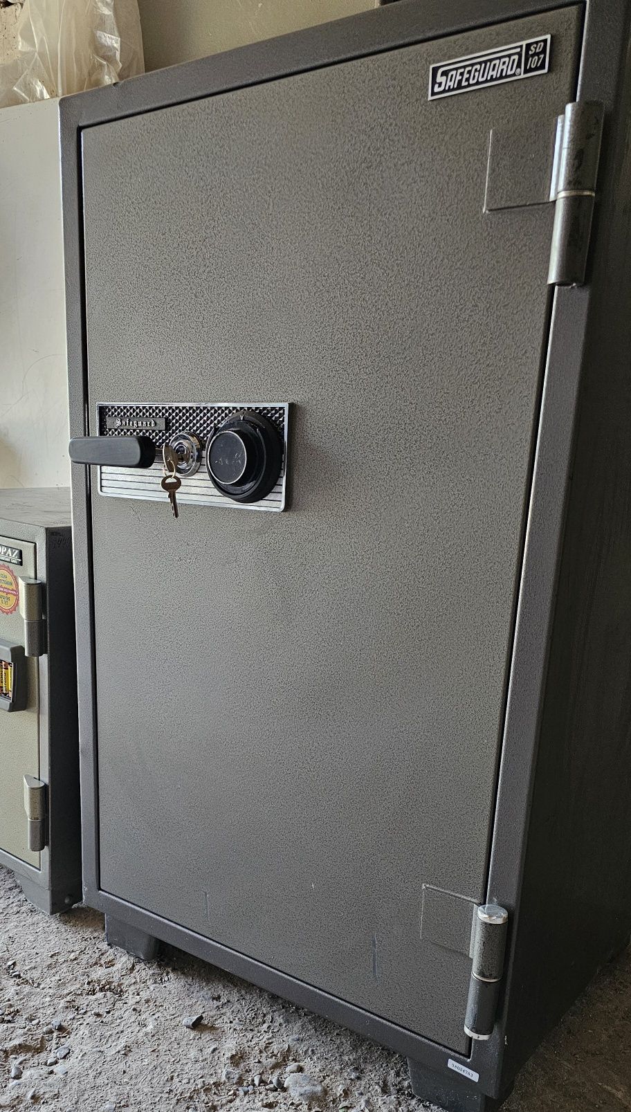 Огнеупорный сейф Safeguard SD107 кодовый механический песочный большой