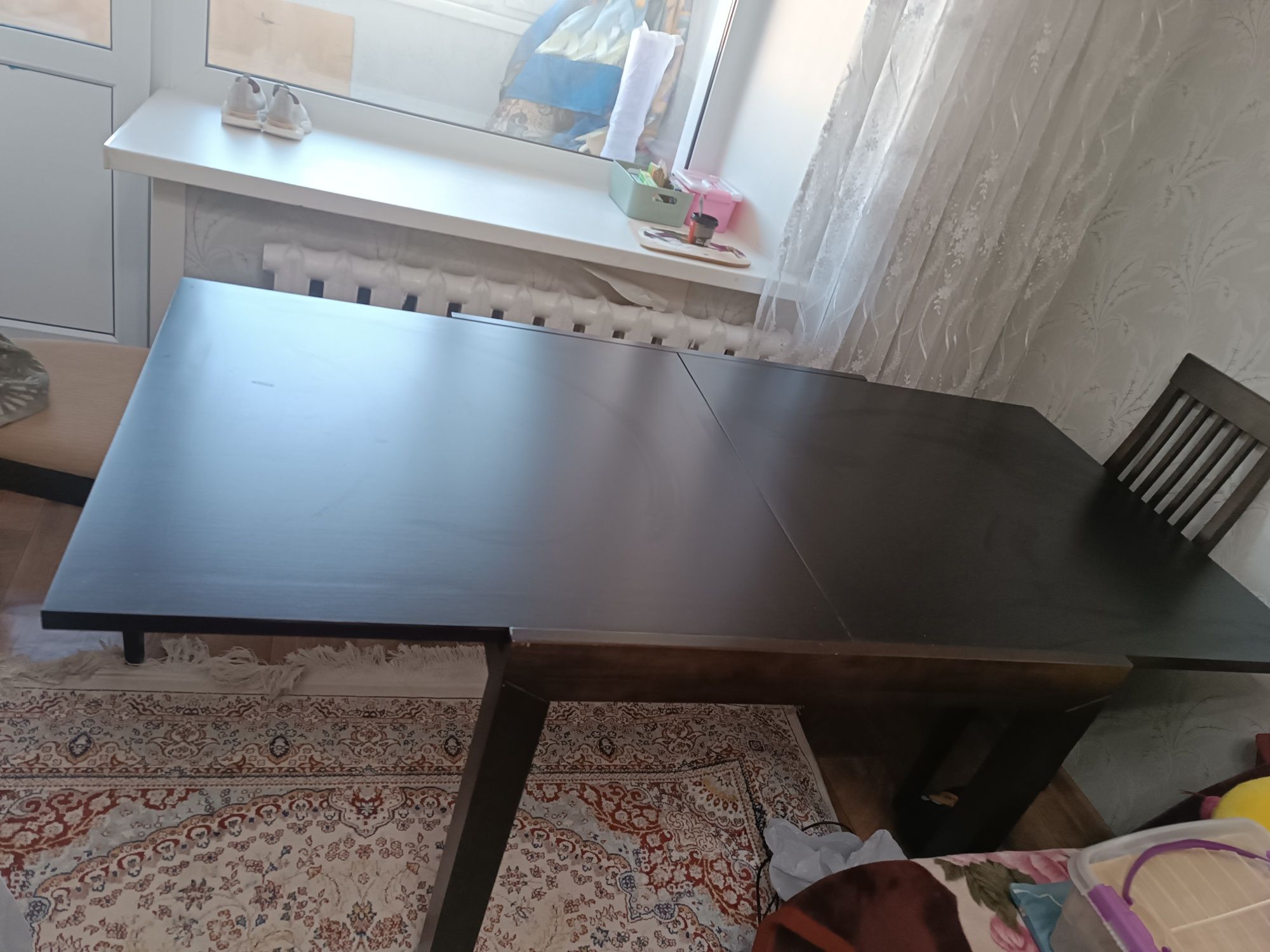 Стол в гостинную, зал, выдвигается на 1.8 м