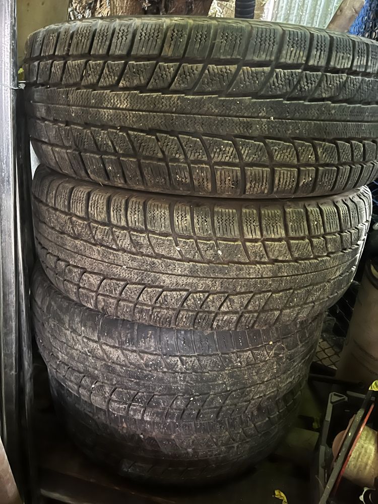 Шины Triangle P235/65R17 (зимние)