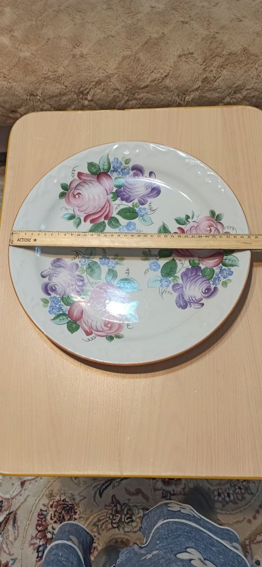Продам фарфоровое блюдо