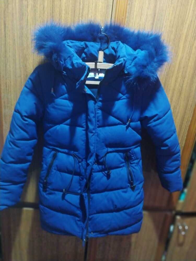 Продам зимнюю куртку на девочку