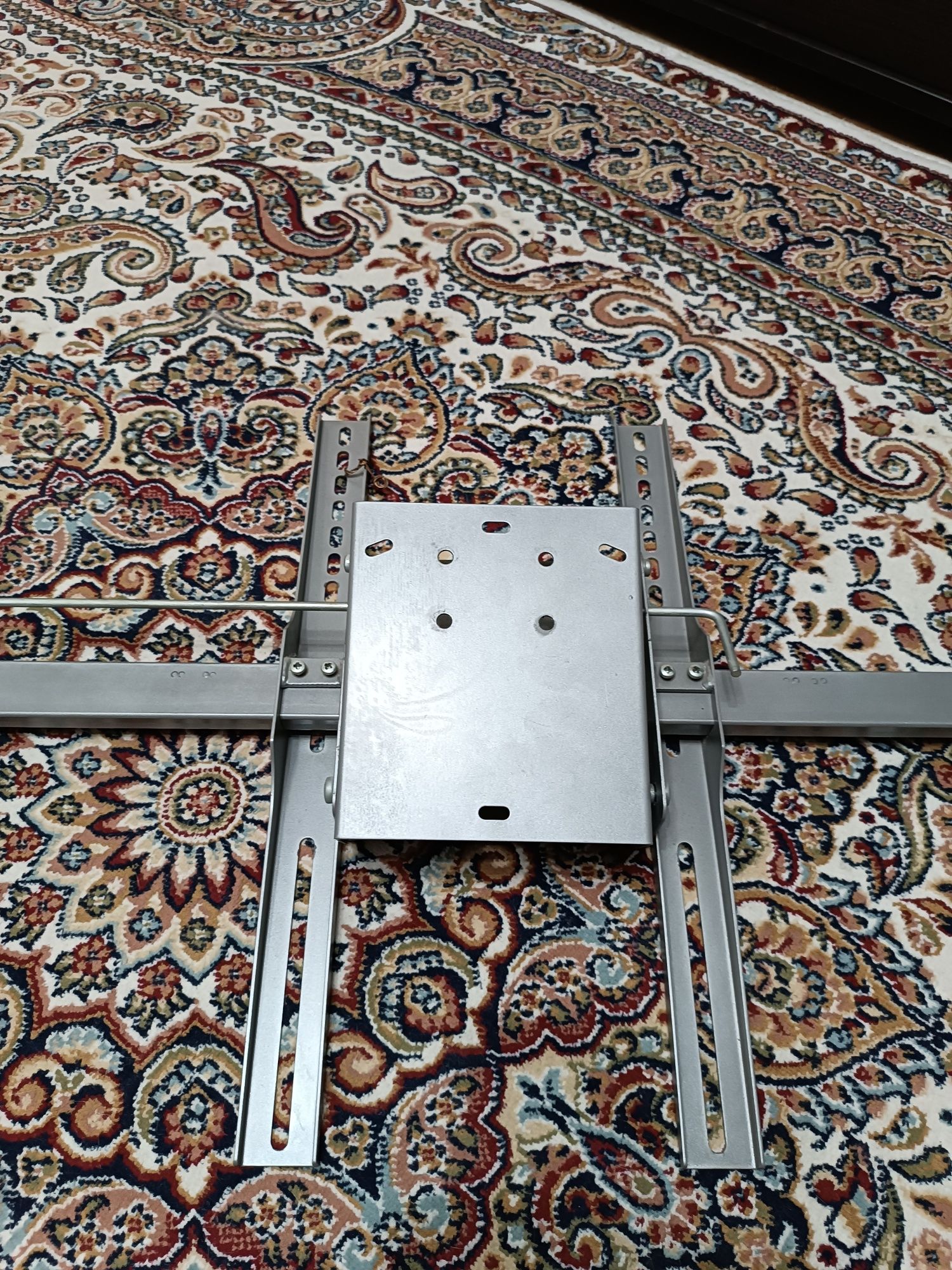 Продам кранштейн