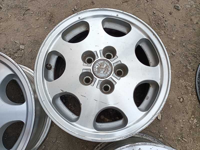 Продам оригинальные легкосплавные диски на Nissan