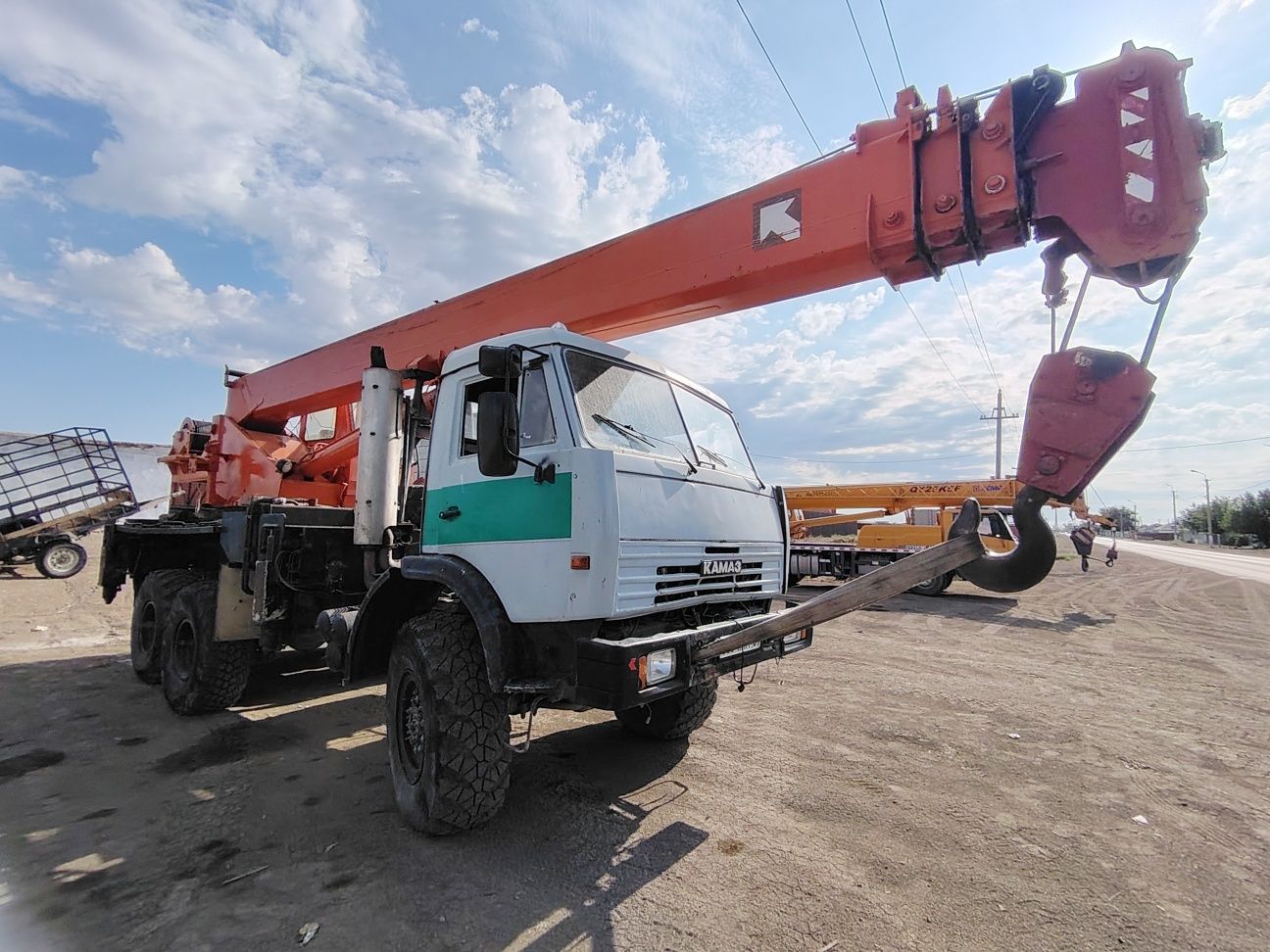 Продам автокран клинцы на базе камаз 25тонн 28 метров