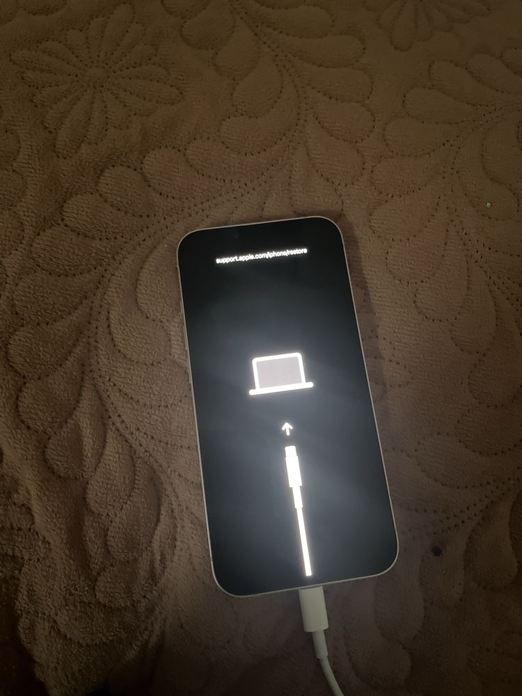 Продам Iphone 13 читайте внимательно содержимое объявления