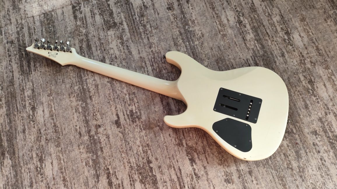 Редкий ibanez sas32ex (корпус из махагона и вклеенный гриф )